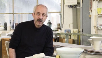 Crafting a porcelain dish with porcelain "Audrey Blackman" - No. 1101, with Fritz Rossmann, ceramist from Höhr-Grenzhausen
